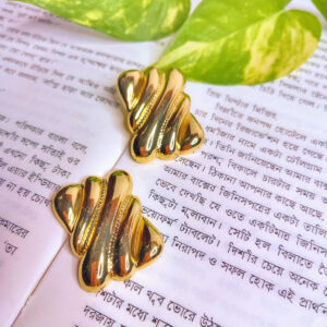 anti tarnish earrings gold wavy studs
