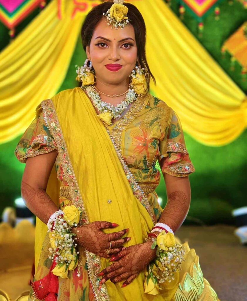 Traditional handmade jewellery and flower jewellery design