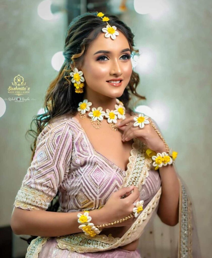 Lightweight handmade jewellery and flower jewellery set