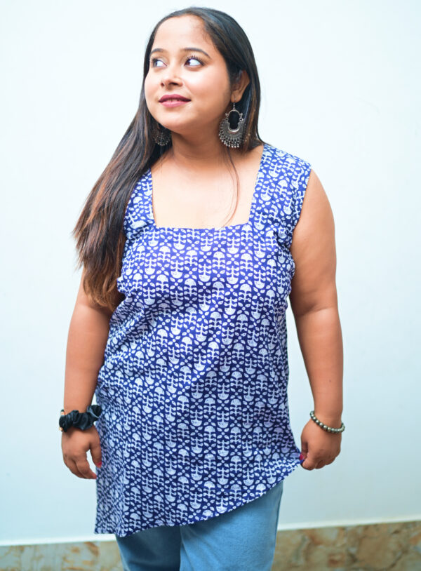 Short kurti for women sleeveless casual wear