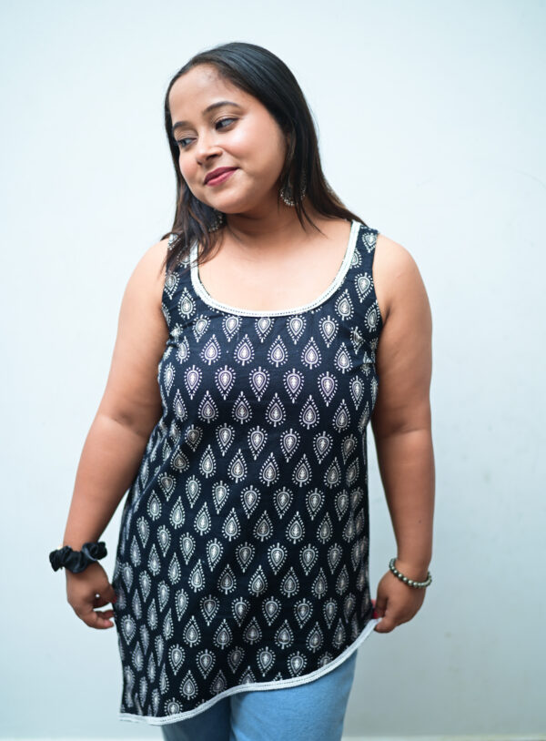Desi-chic Eira Cotton Short Kurti – short kurtis for jeans